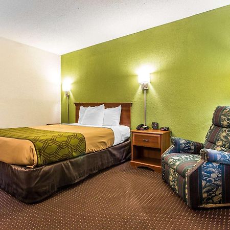 Econo Lodge Elizabeth City Bagian luar foto