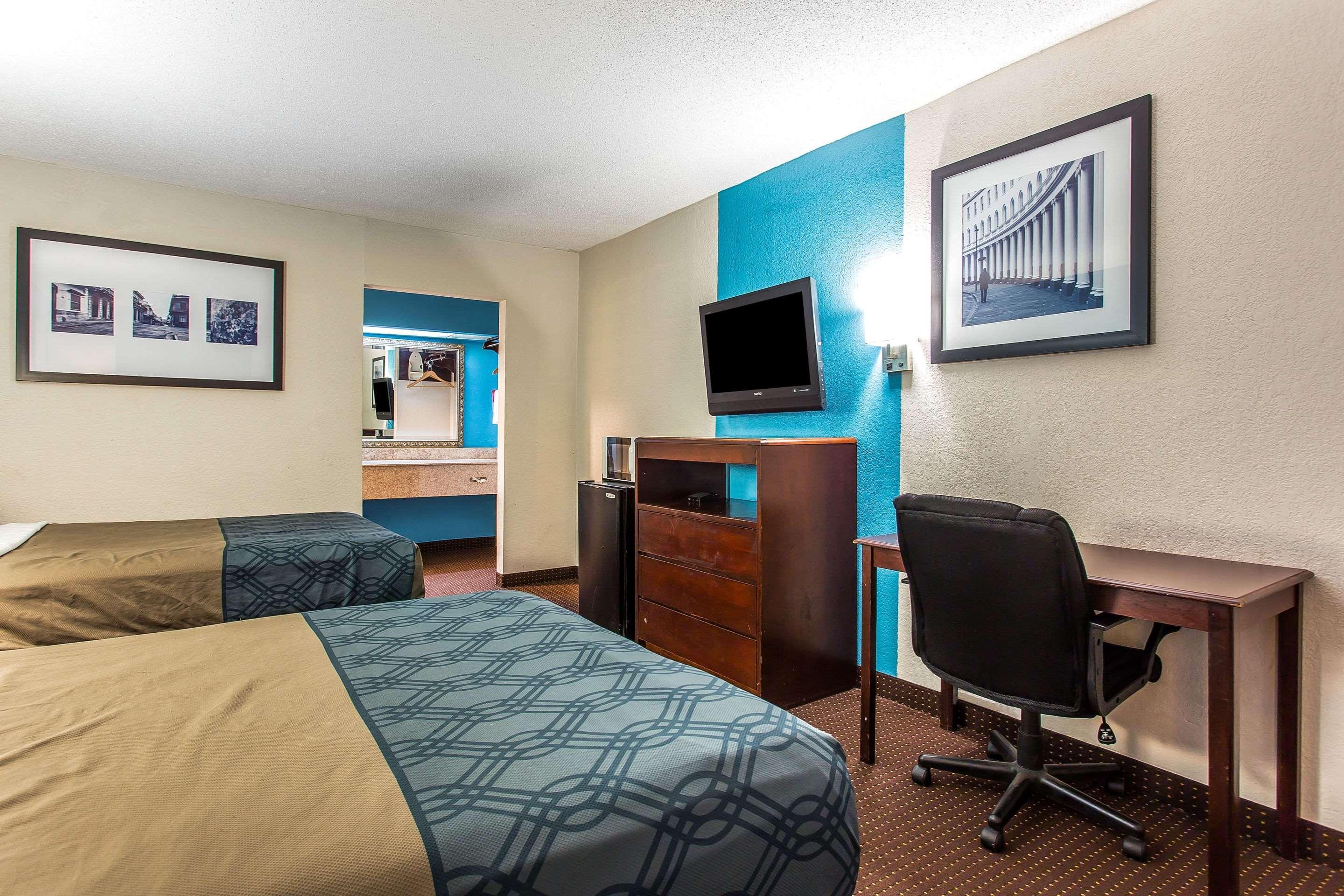 Econo Lodge Elizabeth City Bagian luar foto