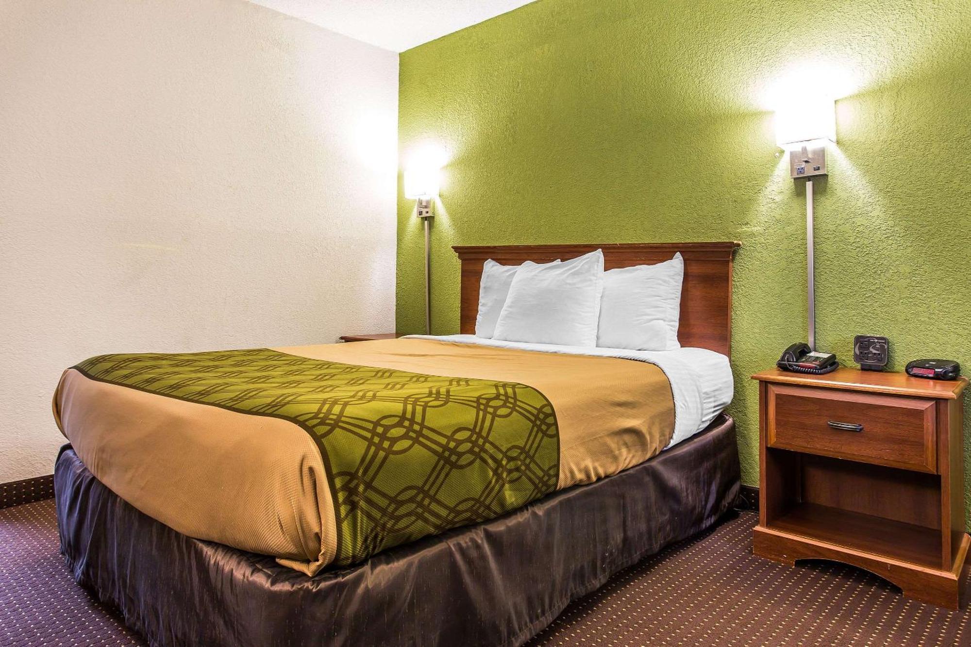Econo Lodge Elizabeth City Bagian luar foto
